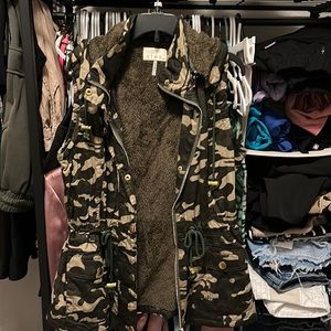 Sleeveless hoodie jacket fuzzy